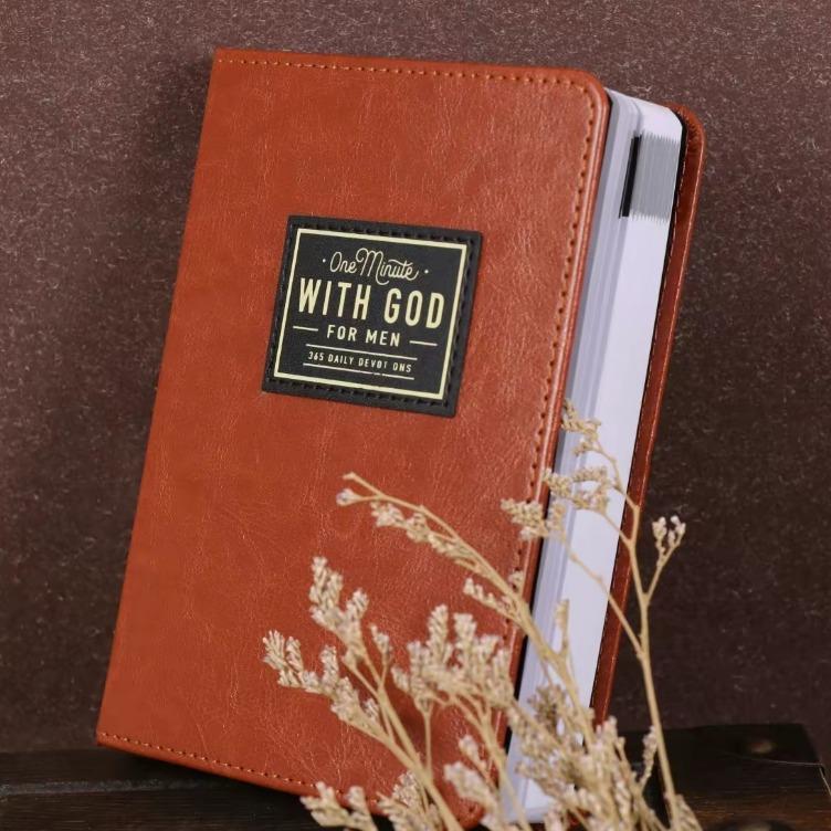 One Minute With God: 365 Days Closer to Him - Men